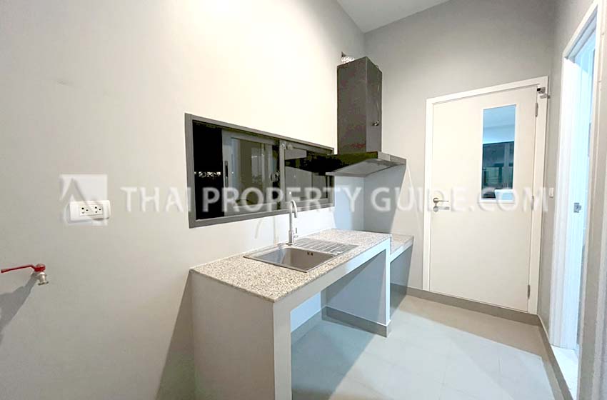 House with Shared Pool in Srinakarin 